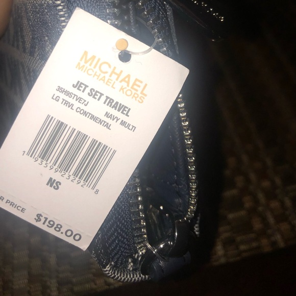 michael kors wallet. - Picture 3 of 3